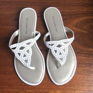🌟BANDOLINO White Studded Flat Sandals, 6.5